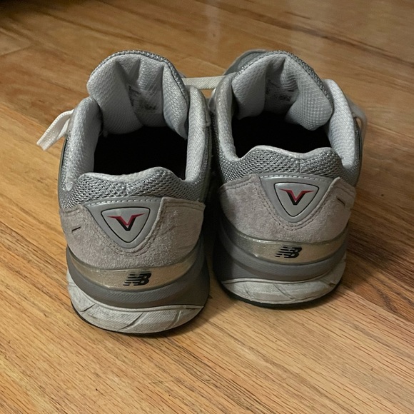New Balance 990v5 in grey (mens 7, womens 9) - lightly worn - Picture 3 of 6